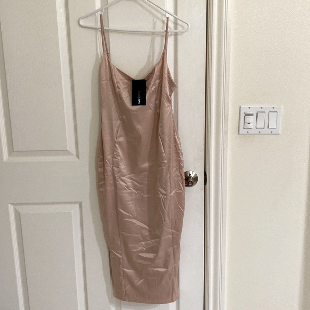 🆕 Fashion Nova blush satin midi / maxi dress